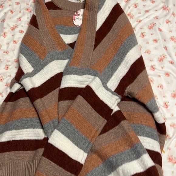 Sweater - Picture 3 of 3